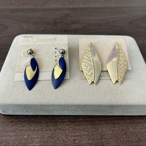 3/$30 | Vintage 2 Pairs Of Gold Earrings - Picture 3 of 11